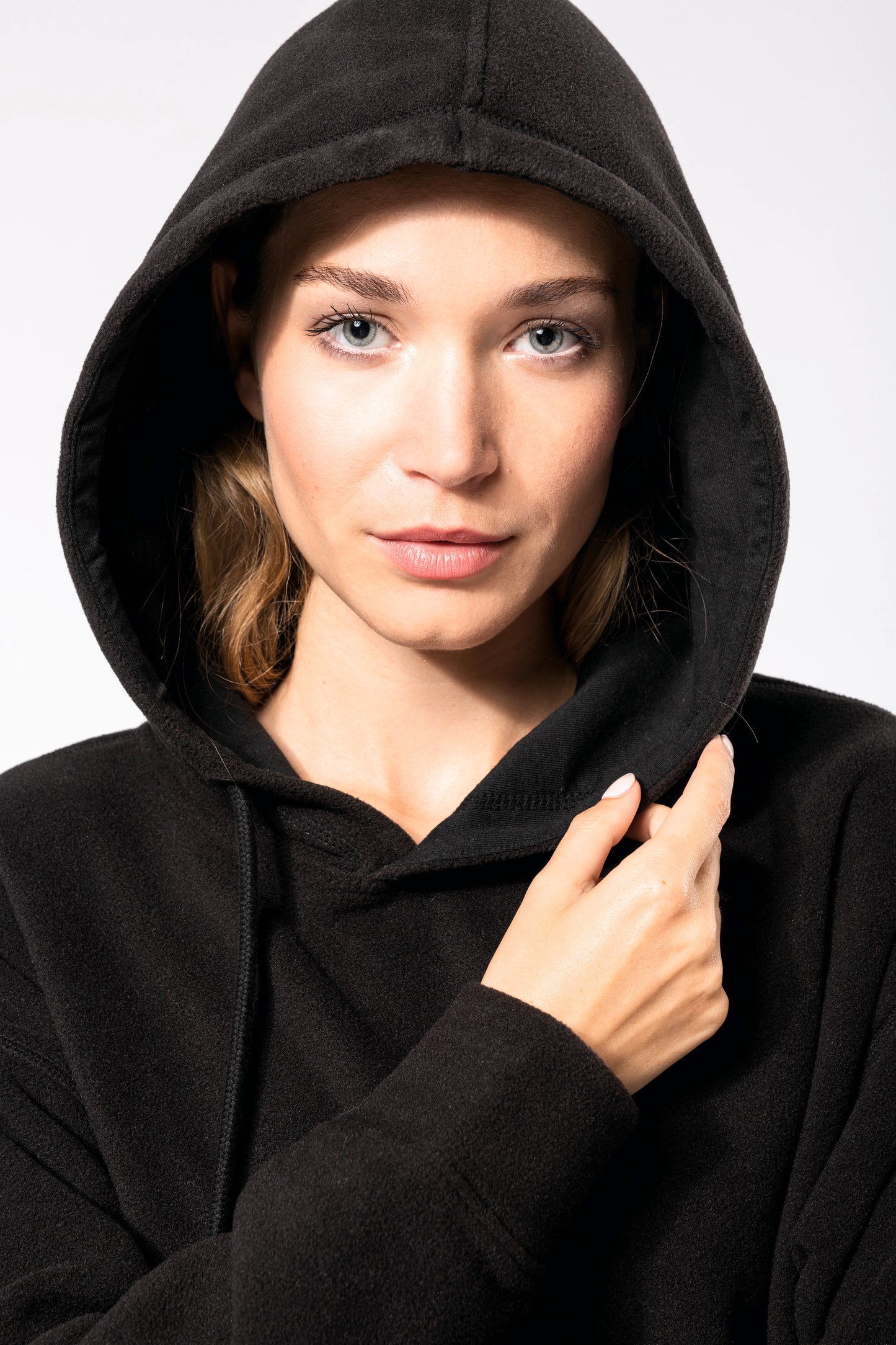 Oversized uniseks sweater met capuchon in gerecycleerd fleece