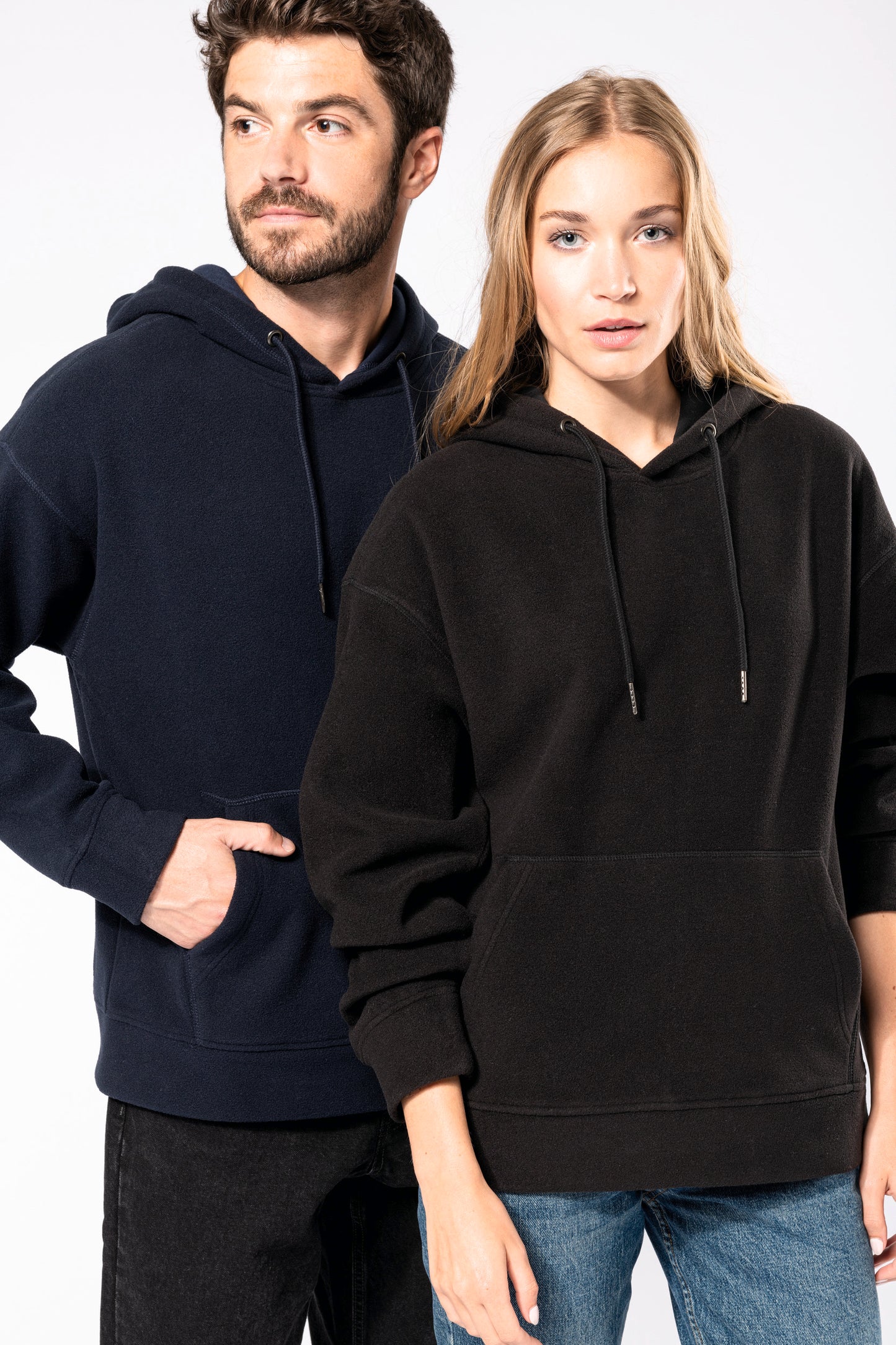 Oversized uniseks sweater met capuchon in gerecycleerd fleece