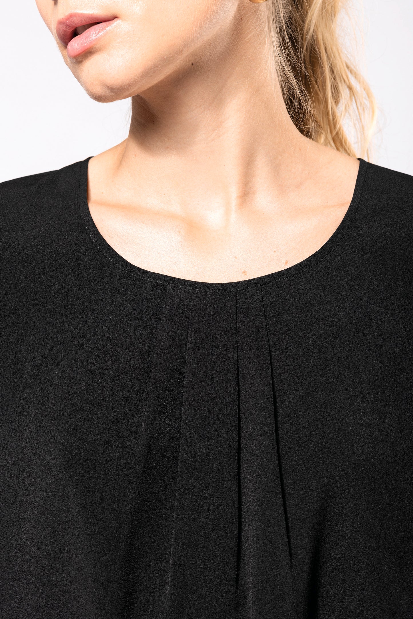 Damesblouse in crÍpe met korte mouwen
