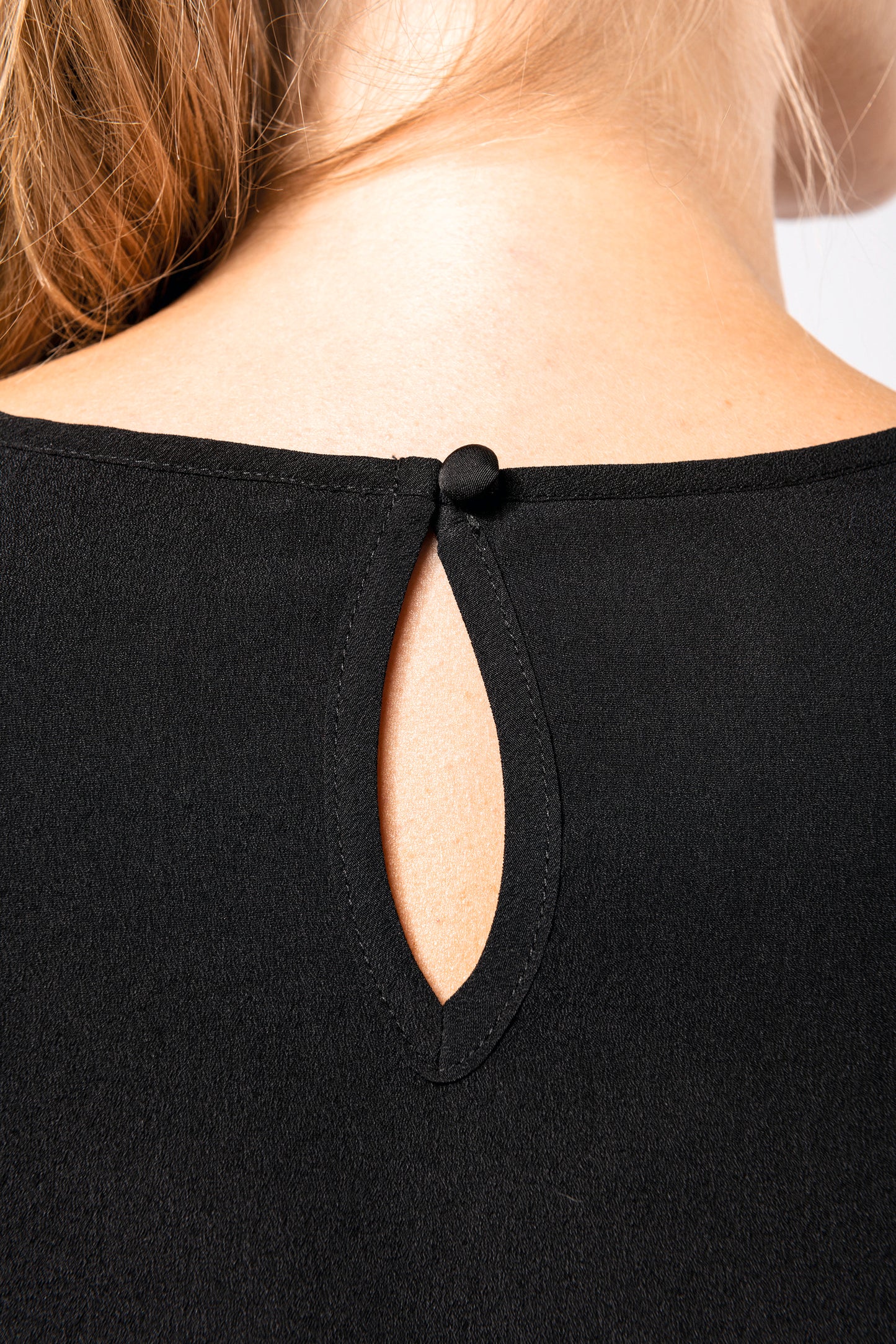 Damesblouse in crÍpe met korte mouwen