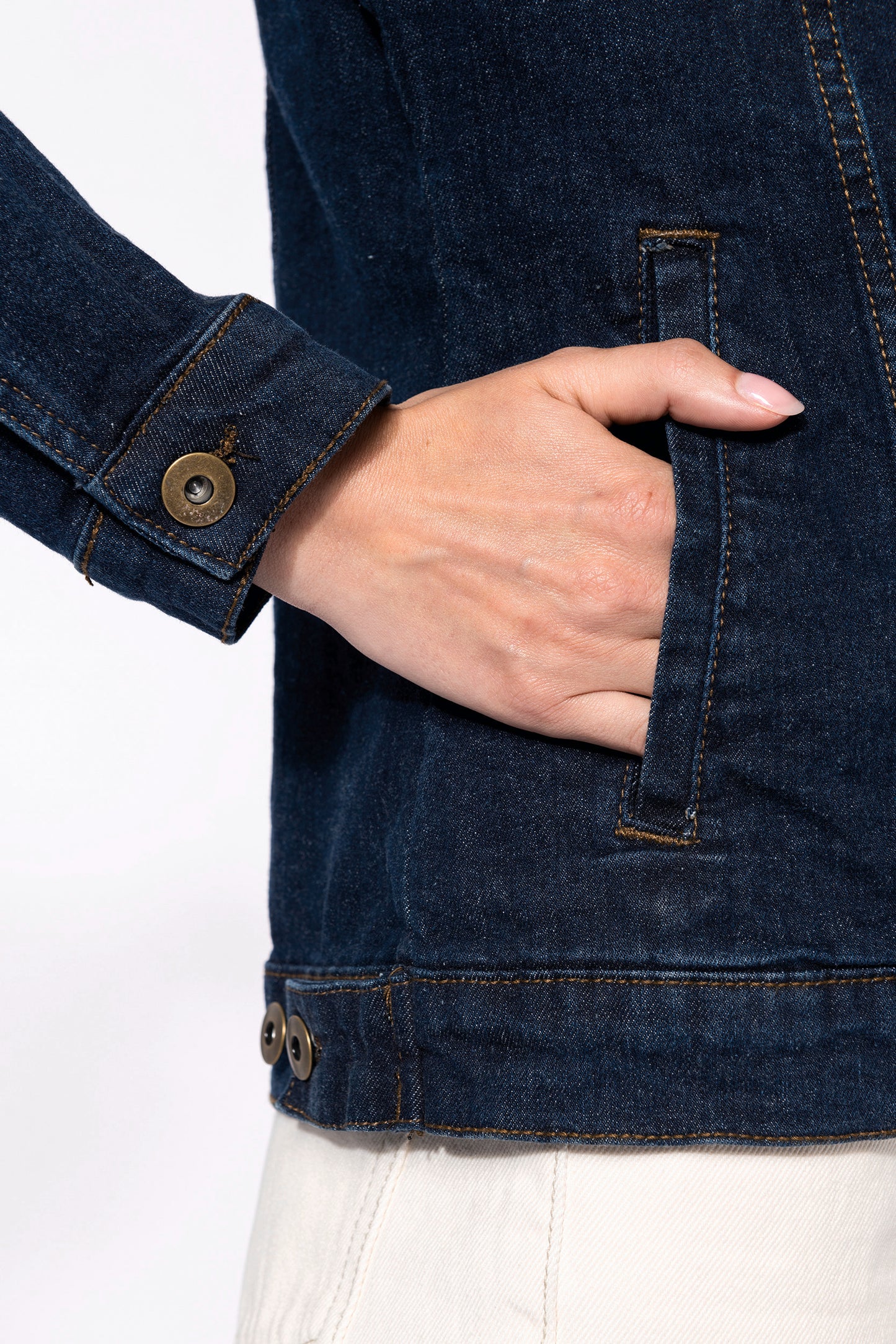 Ongevoerde damesjas van denim