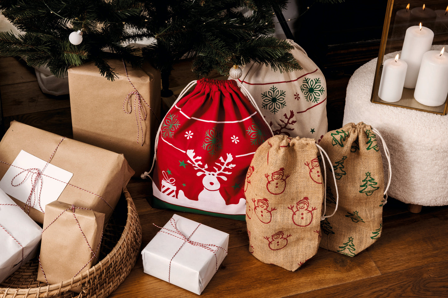 Tas met koord en kerstmotieven