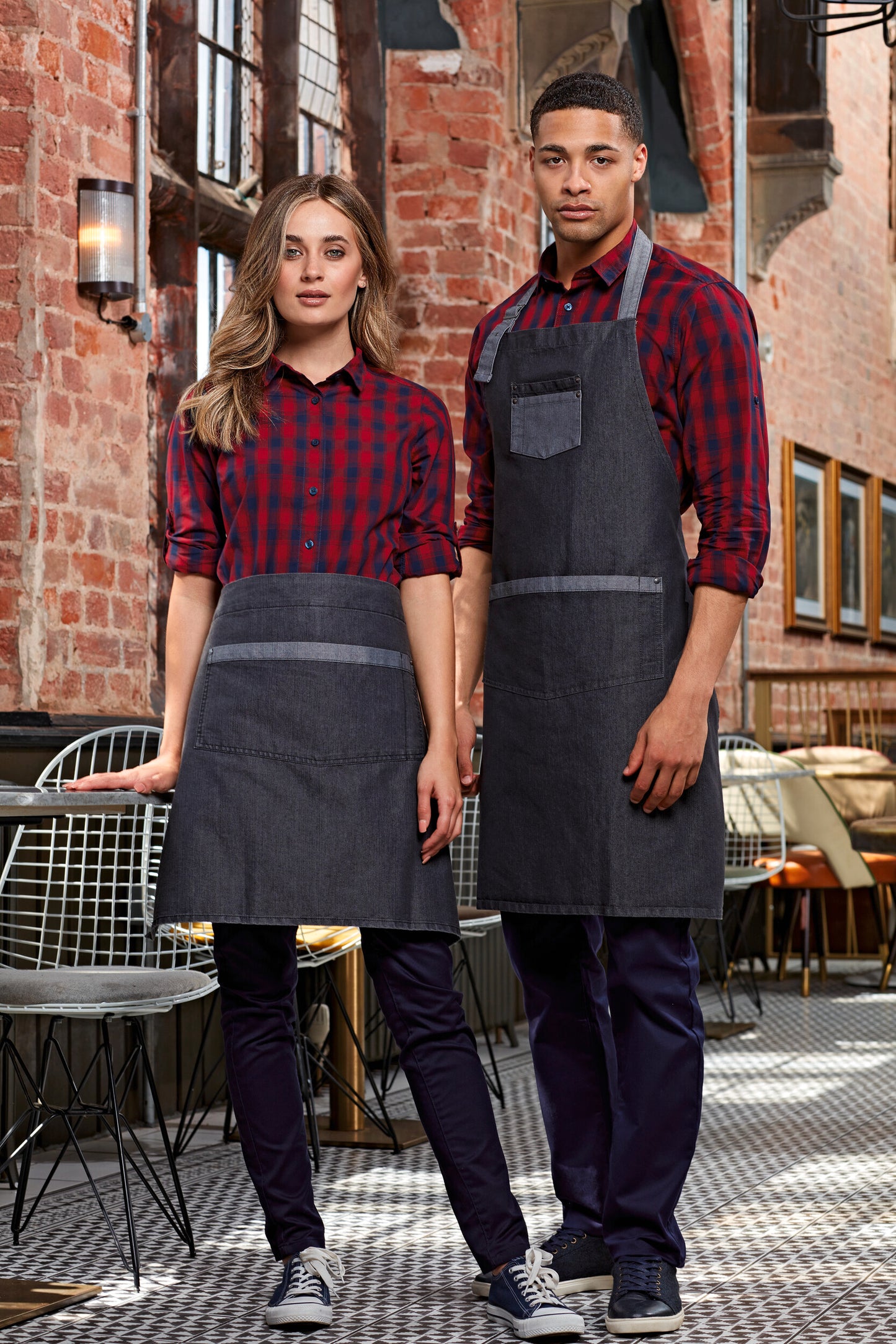 Domain - Contrast denim bib apron