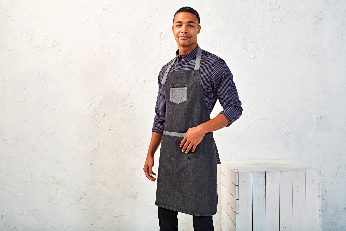 Domain - Contrast denim bib apron