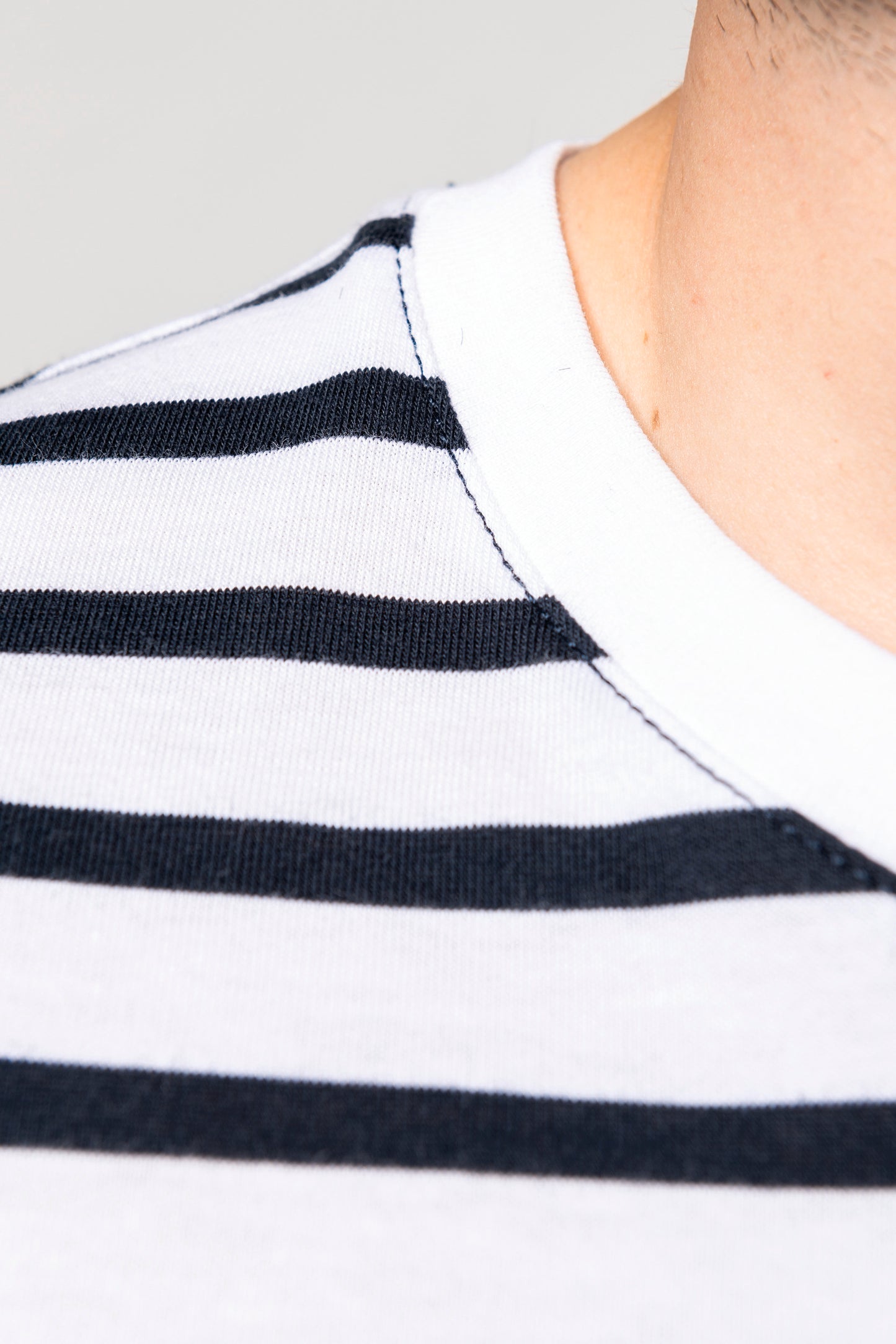 Gestreept T-shirt met zak en korte mouwen