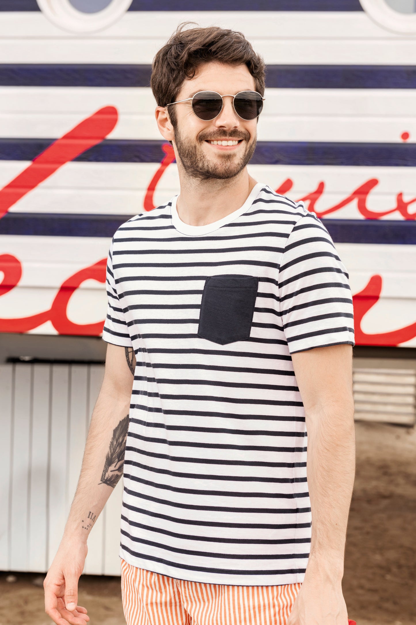 Gestreept T-shirt met zak en korte mouwen