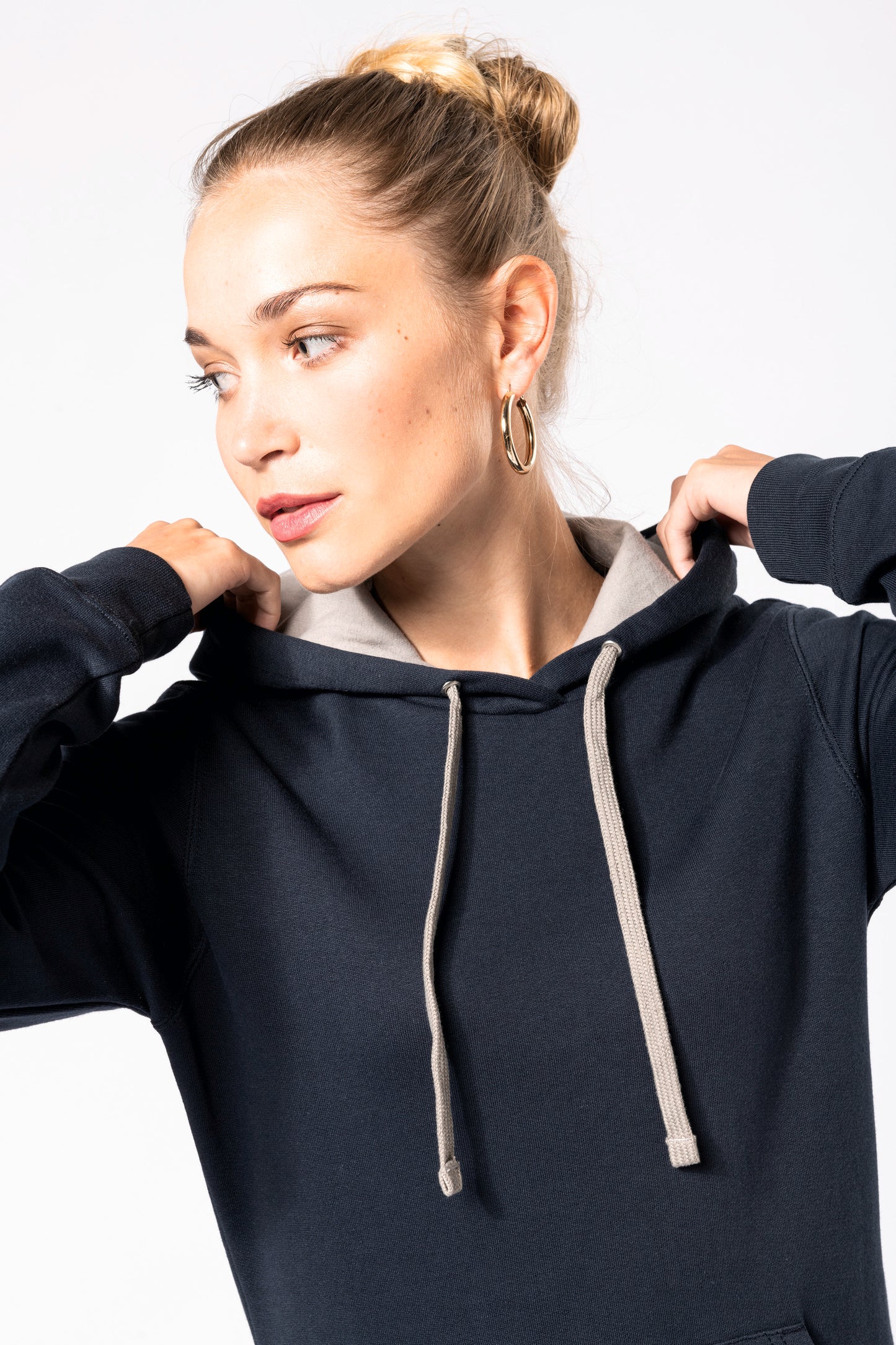 Damessweater met capuchon in contrasterende kleur