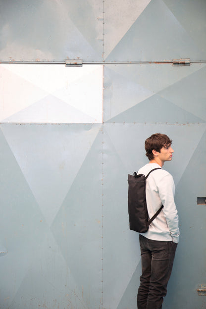 Trendy, platte en gerecycleerde rugzak
