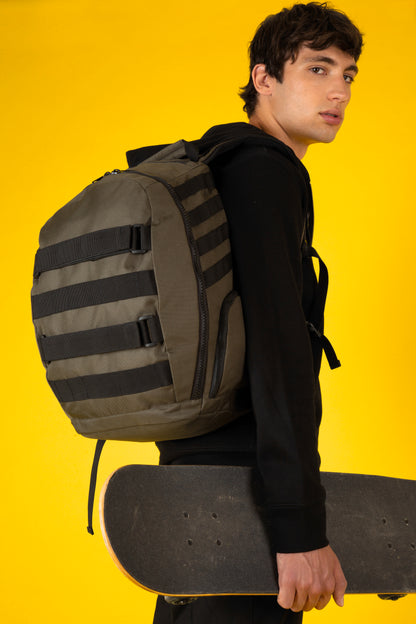 Trendy rugzak met skateboardvak